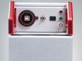 Geräterückseite:  Spannungsversorgung und USB Stecker